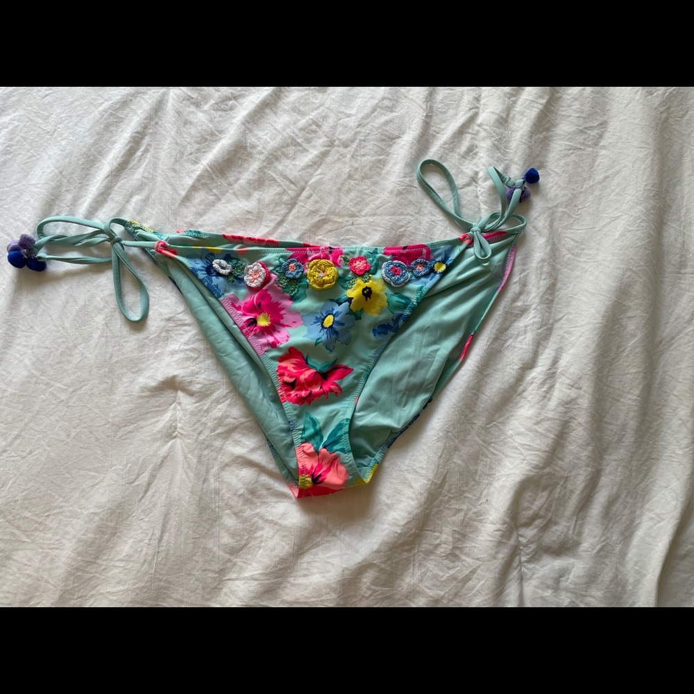 Floral tie string bikini
